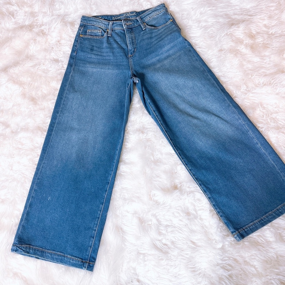 Universal Thread- Highest Rise Wide Leg Crop Jeans with Raw Hems Size 6/28R